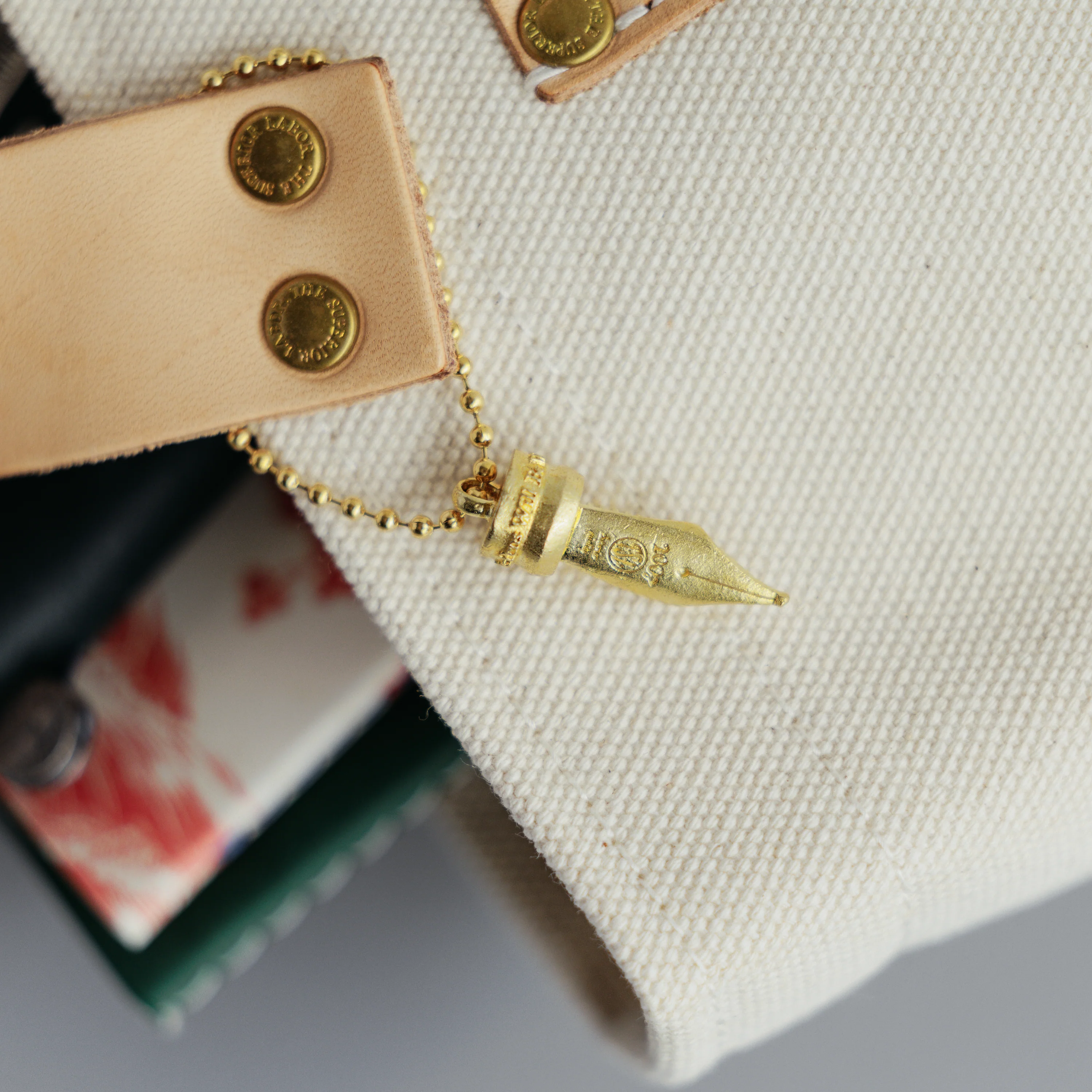 Nib Charm - Messing - The Superior Labor