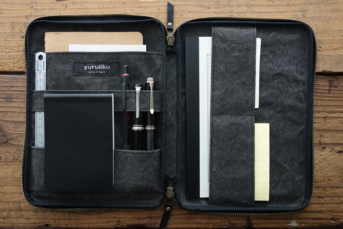 FLAT tool case / A5 - Iron Black - Etui von Yuruliku