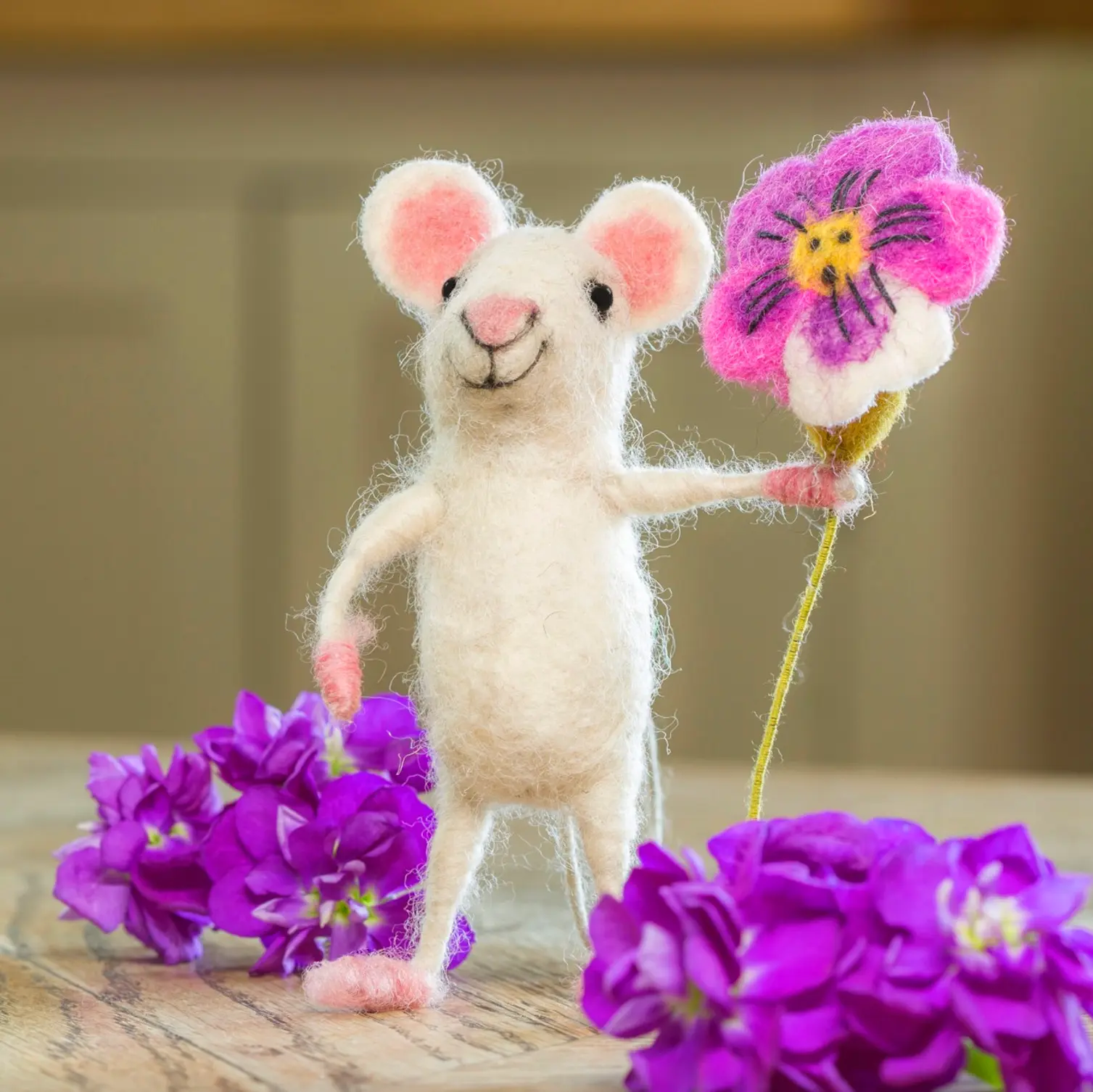 Mouse with Pansy - Handgefilzte Maus von Sew Heart Felt