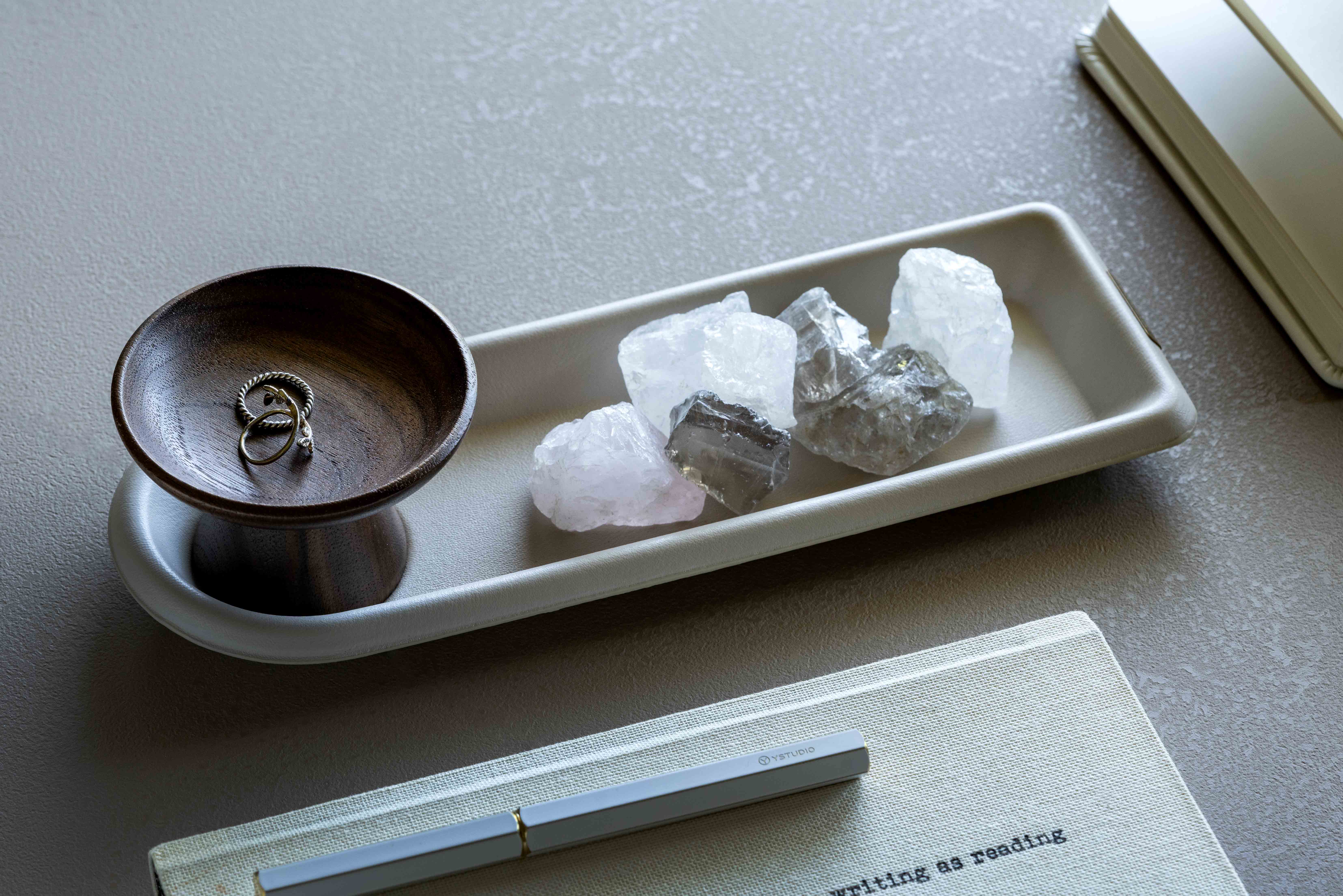 Classic Reflect - Ablage aus Walnussholz - Wooden Ring Dish - YSTUDIO