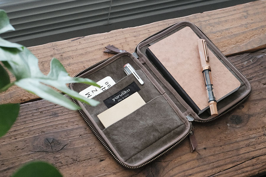 FLAT tool case / A6 Wide - Brown - Etui von Yuruliku