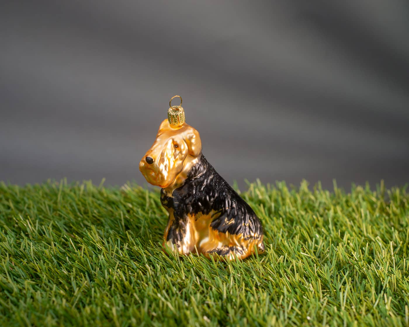 Airedale Terrier - Christbaumschmuck aus Glas von Weihnachtsland aus der Kategorie Christbaumschmuck mit der Artikelnummer OF23314