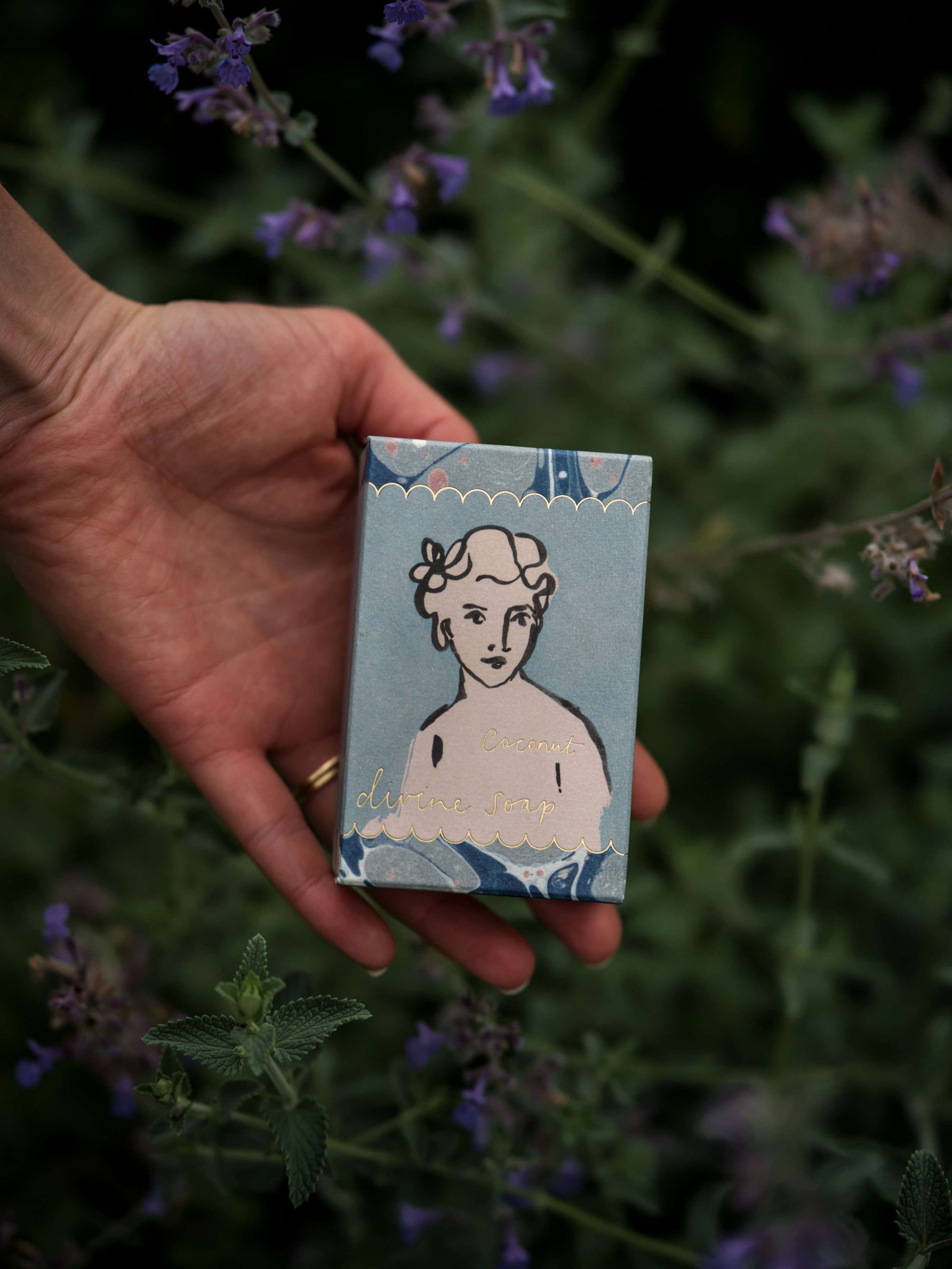 Handseife "Coconut" - Divine Soap - Wanderlust X Archivist