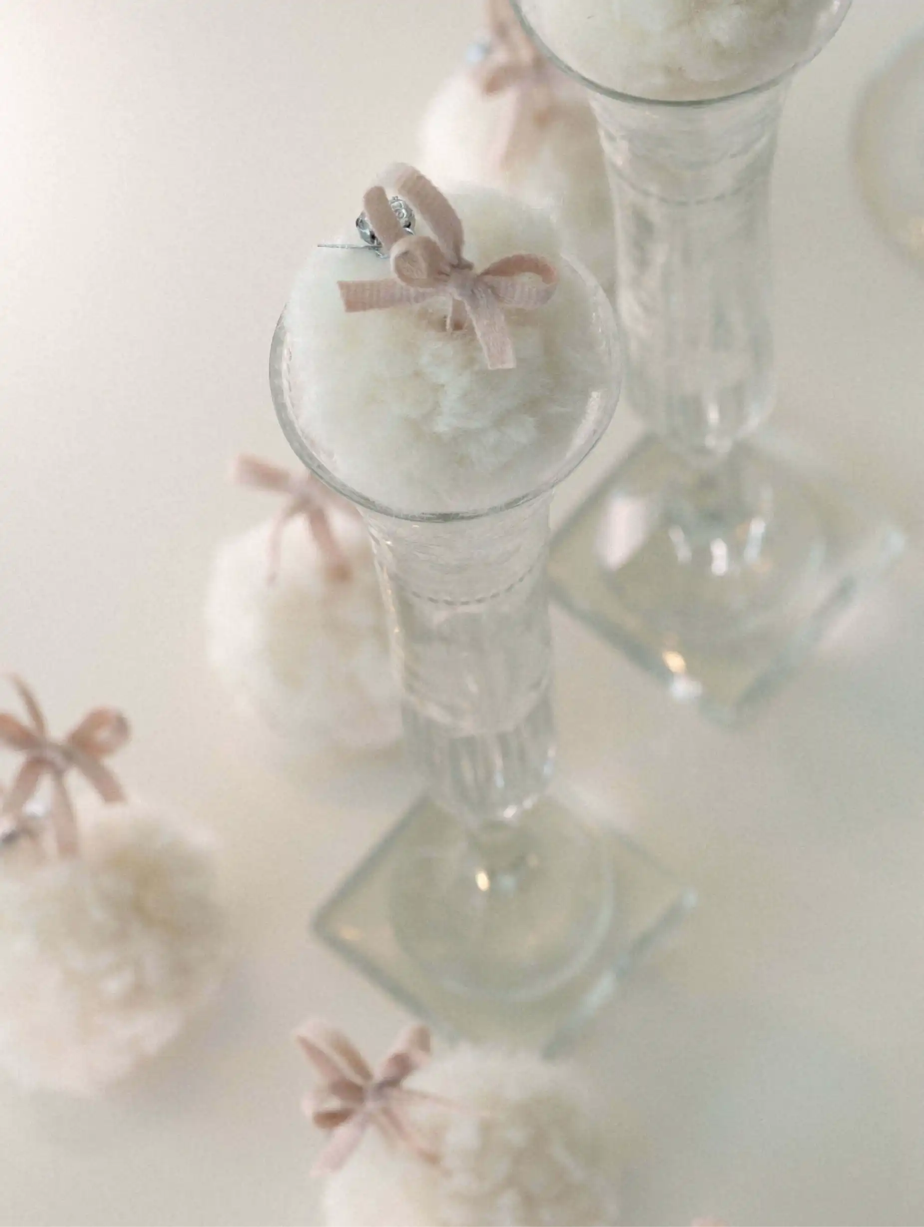 3er-Set Handgefertigte Schneeball-Ornamente aus italienischer Merinowolle - Deus Living Copenhagen
