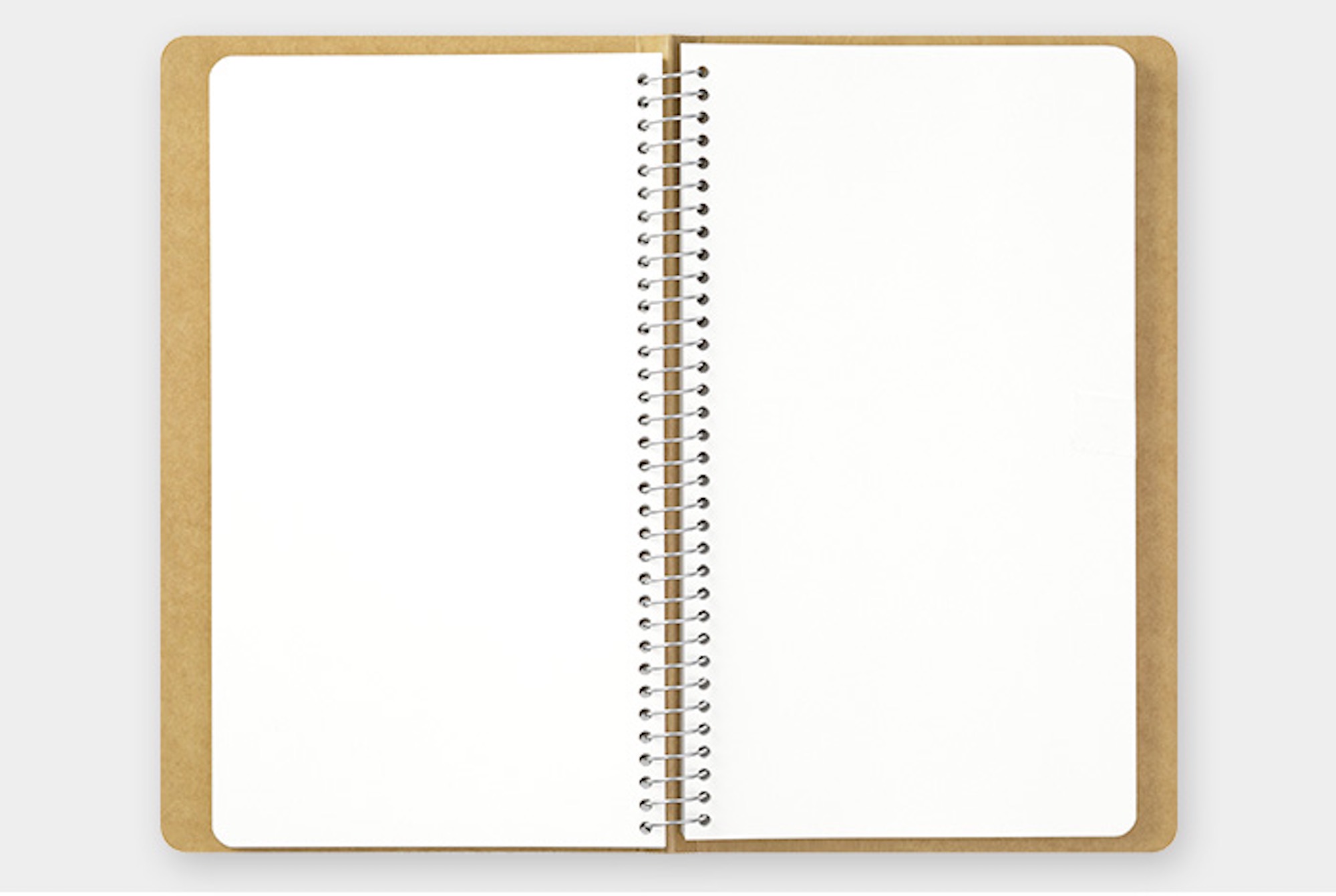 Spiral-Notizbuch - MD Weiß - A5 - TRAVELER'S COMPANY-15245006-TRAVELER'S COMPANY JAPAN-Spiral Ring Notebooks Spiral-Notizbuch - MD Weiß - A5 - TRAVELER'S COMPANY von TRAVELER'S COMPANY JAPAN aus der Kategorie Spiral Ring Notebooks mit der Artikelnummer 15245006