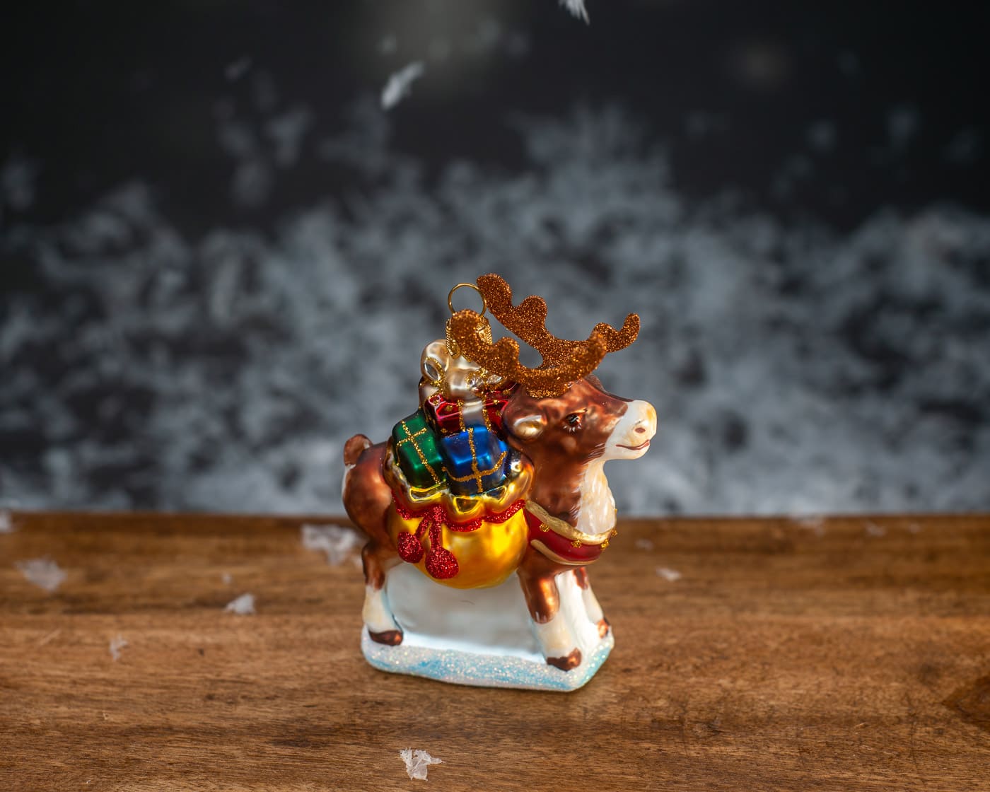 Rentier mit Geschenkestapel - Christbaumschmuck aus Glas-2011.01-Hanco-Christbaumschmuck Rentier mit Geschenkestapel - Christbaumschmuck aus Glas von Hanco aus der Kategorie Christbaumschmuck mit der Artikelnummer 2011.01