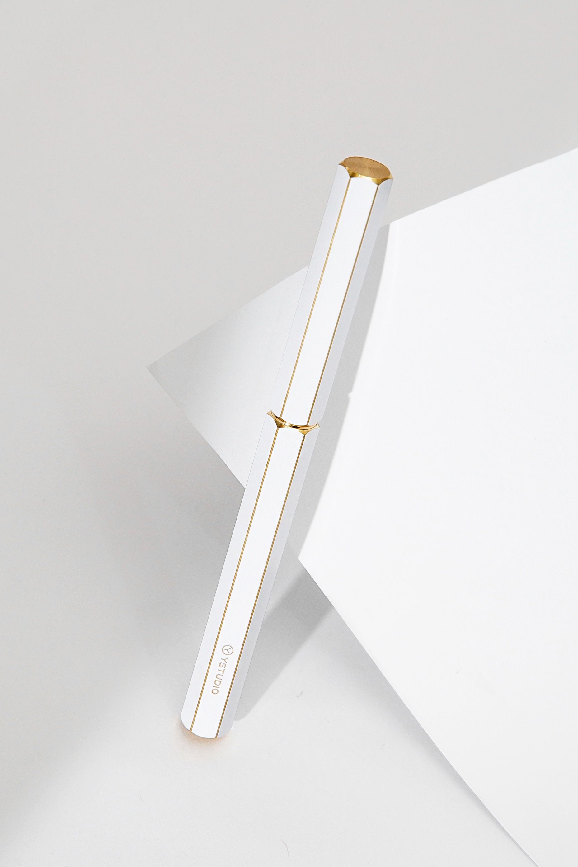 Classic Revolve - Rollerball Pen - Brass / Weiß Classic Revolve - Rollerball Pen - Brass / Weiß