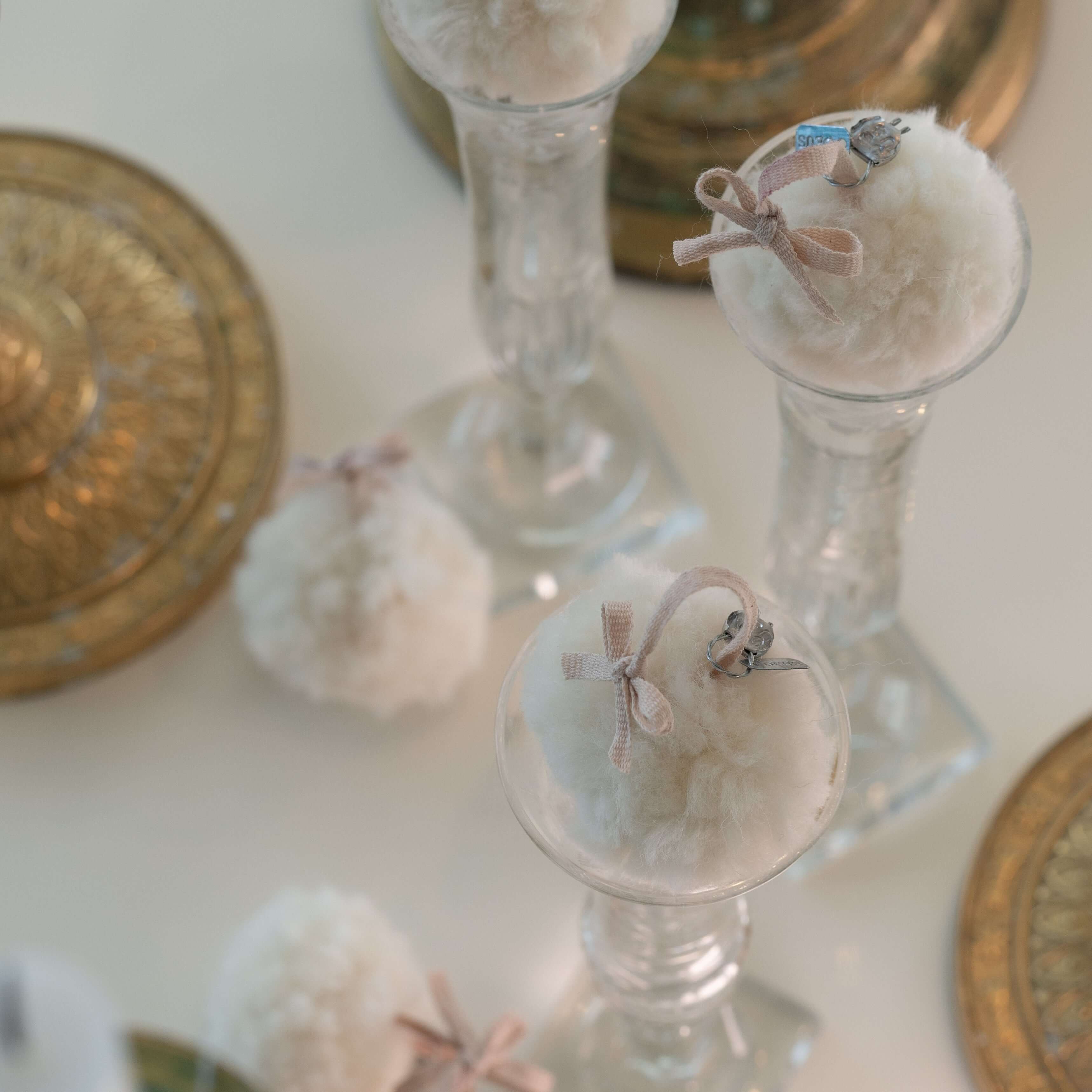 3er-Set Handgefertigte Schneeball-Ornamente aus italienischer Merinowolle - Deus Living Copenhagen 3er-Set Handgefertigte Schneeball-Ornamente aus italienischer Merinowolle - Deus Living Copenhagen