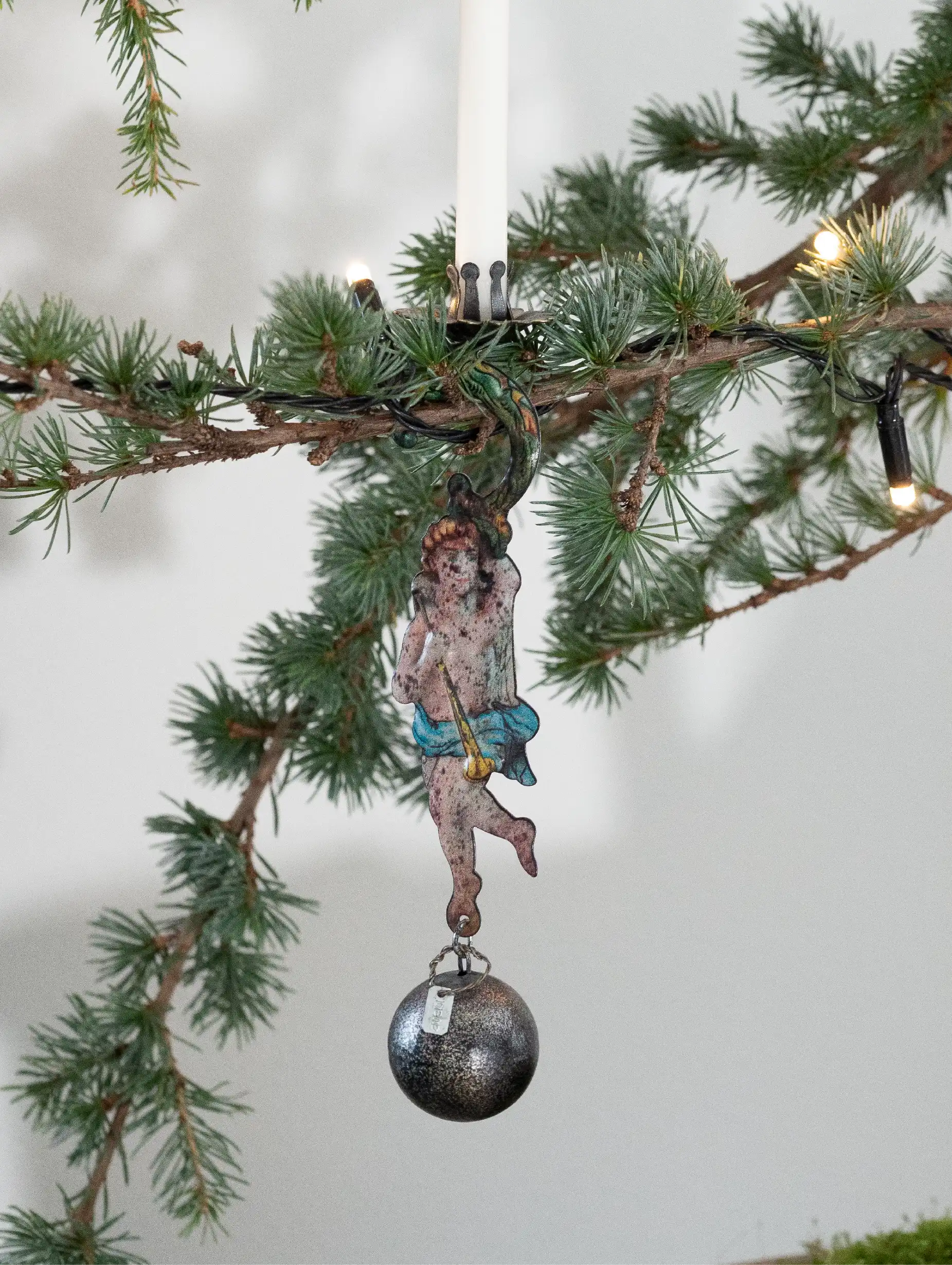 Faun-Kerzenhalter Aus Metall Mit Kugel - Deus Living Copenhagen