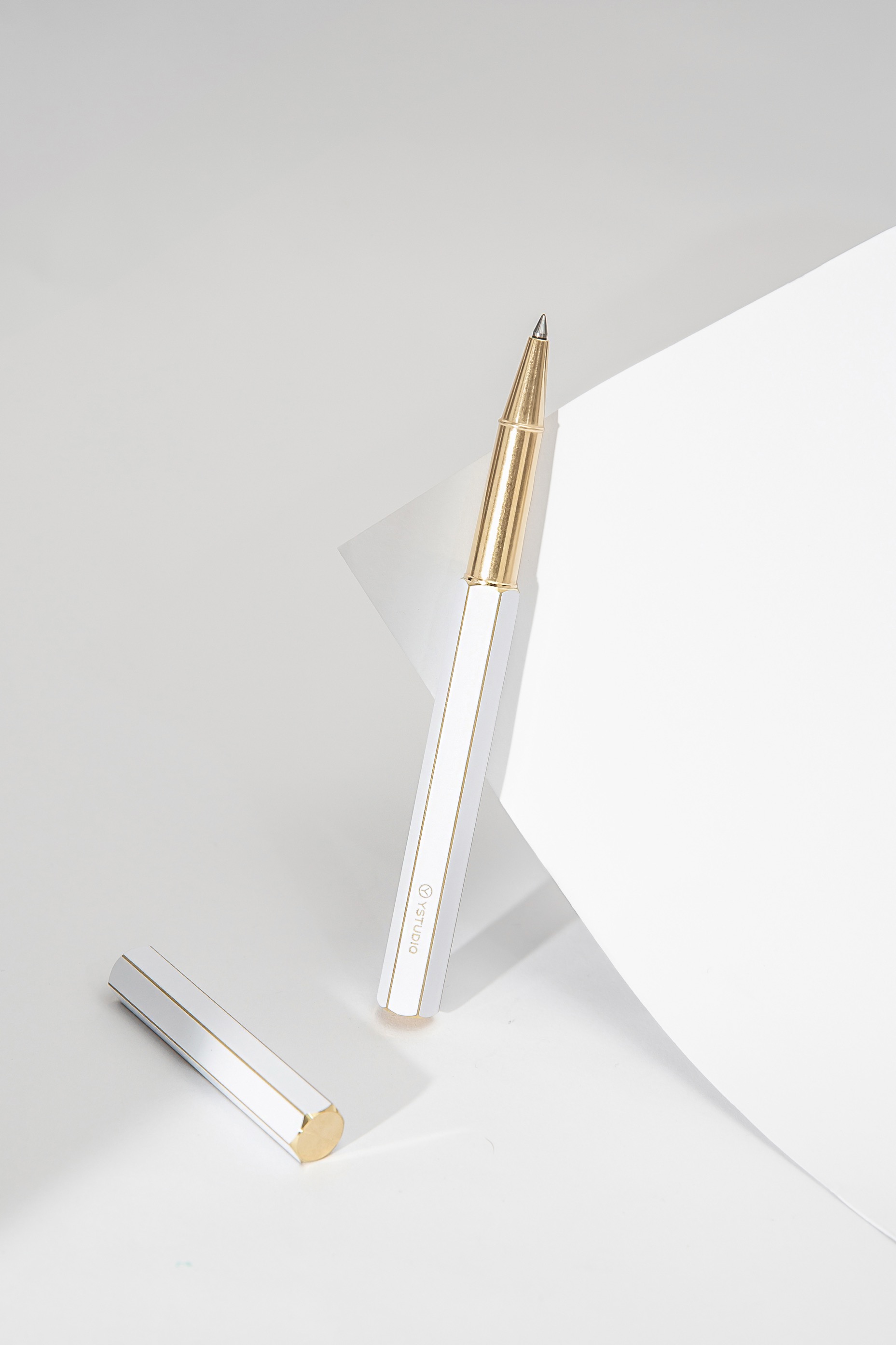 Classic Revolve - Rollerball Pen - Brass / Weiß Classic Revolve - Rollerball Pen - Brass / Weiß