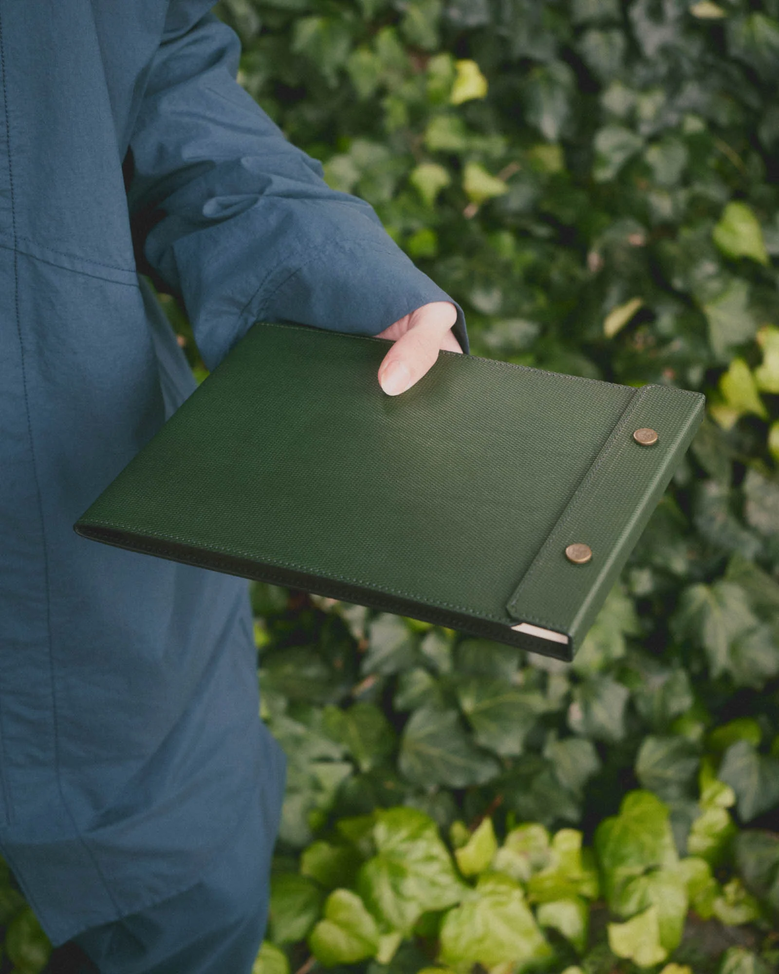 Snap Pad in A5 - Crossgrain Leder - Smaragdgrün - Klemmbrett von Postalco