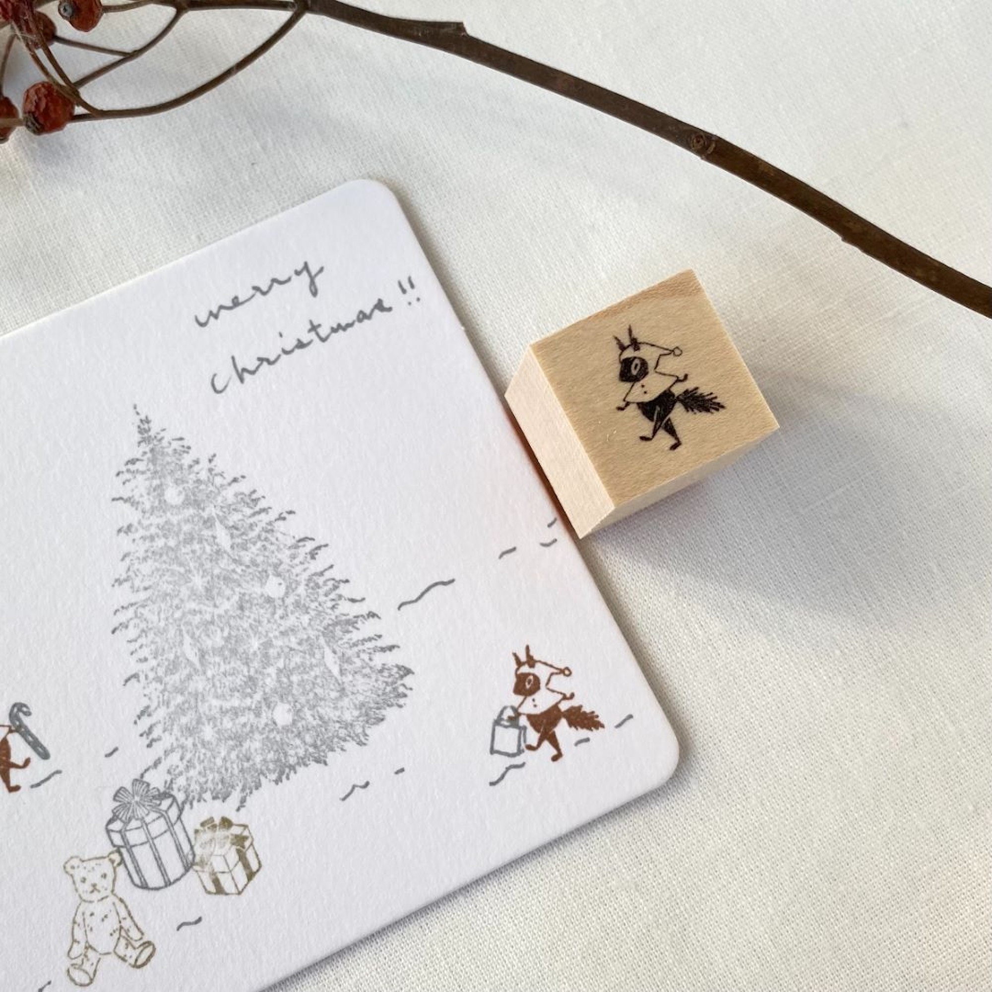 Poncho Eichhörnchen - nach links laufend - Japanischer Stempel-MR-08-YAMADA-Stempel von moriringo Poncho Eichhörnchen - nach links laufend - Japanischer Stempel von YAMADA aus der Kategorie Stempel von moriringo mit der Artikelnummer MR-08