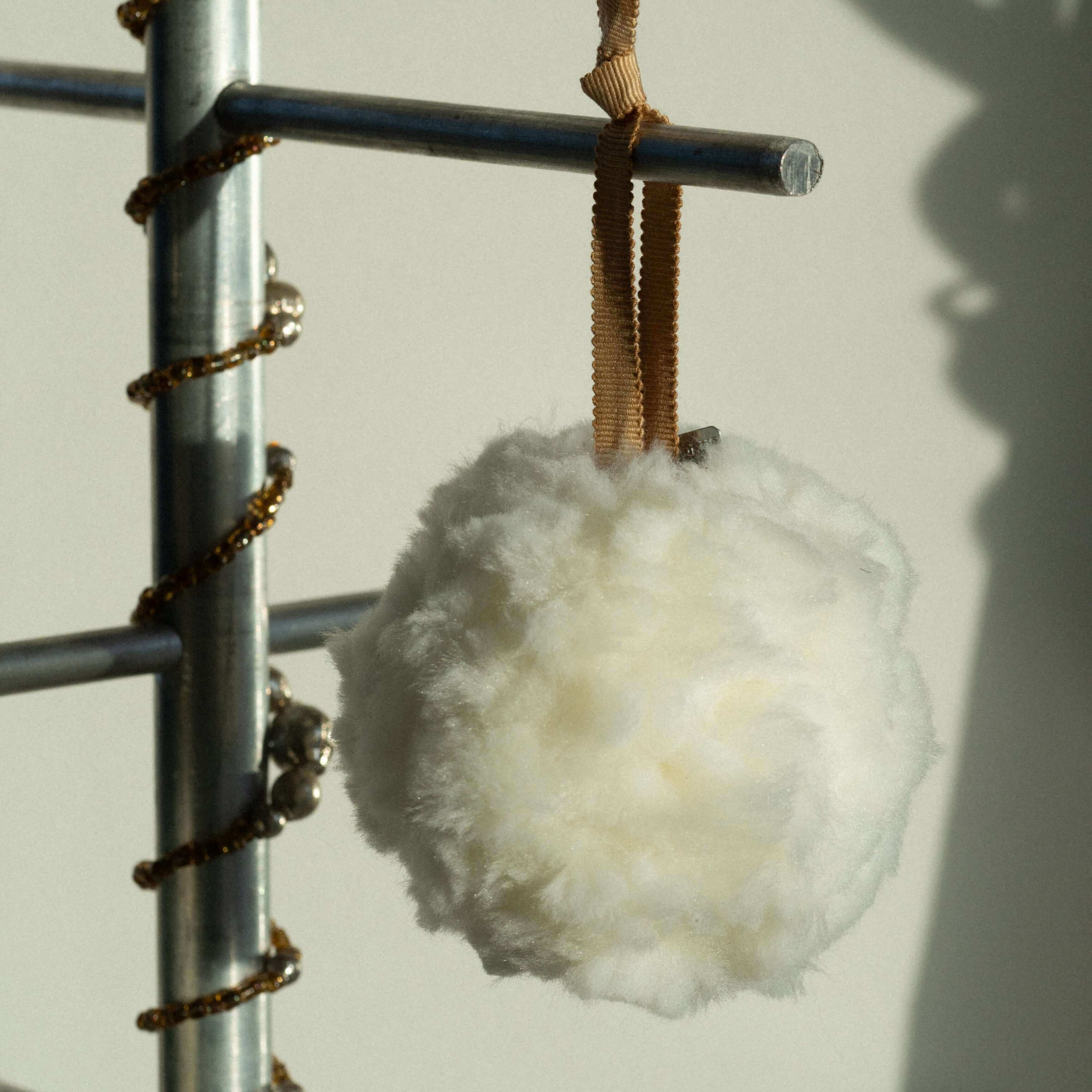 Großer Handgemachter Schneeball aus Merinowolle - Deus Living Copenhagen