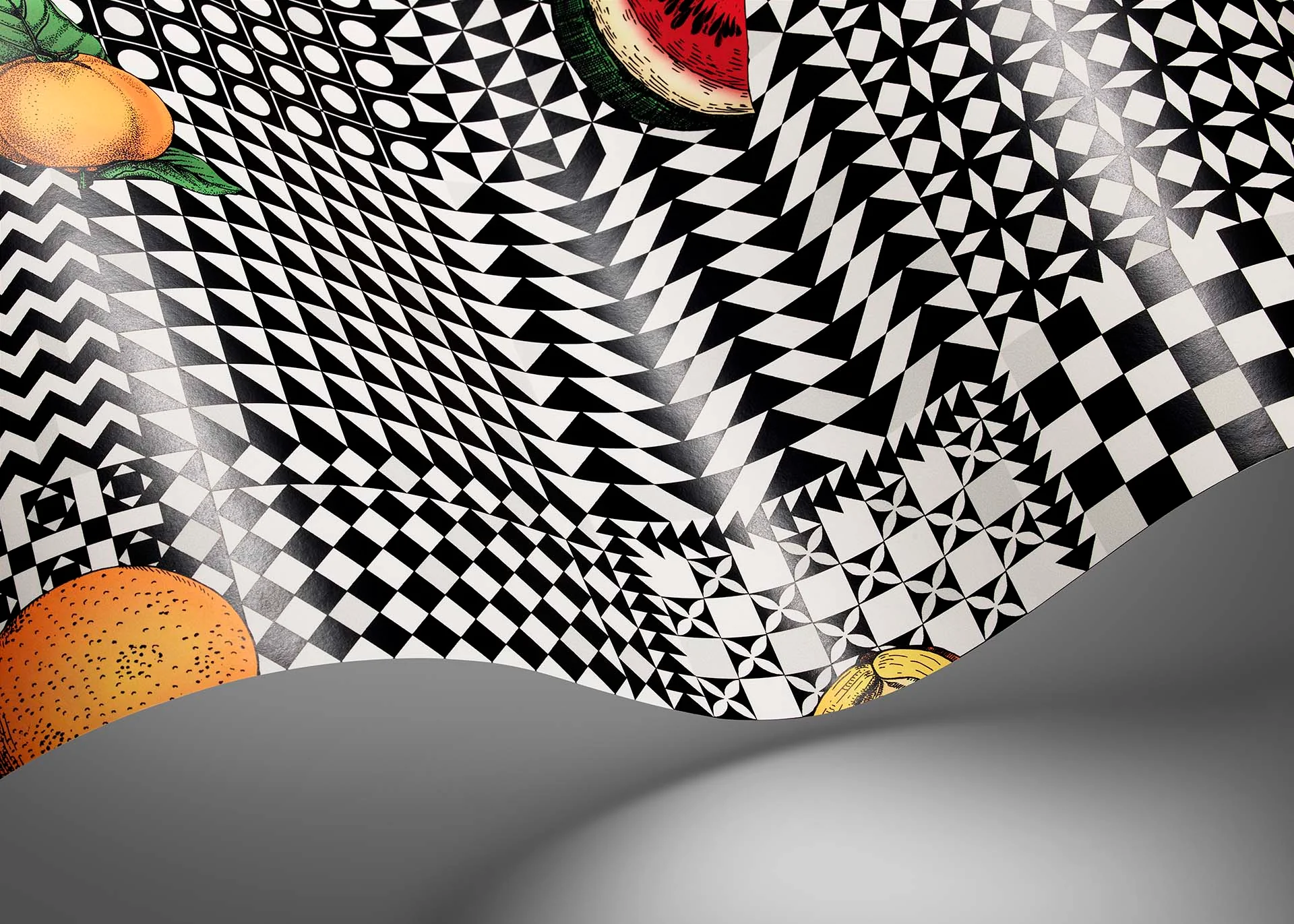 Frutta e Geometrico Tapete - 123/6027 - Black, White & Multi - Cole&Son - Fornasetti Senza Tempo II-123-6027-Cole&Son-Fornasetti Senza Tempo II Frutta e Geometrico Tapete - 123/6027 - Black, White & Multi - Cole&Son - Fornasetti Senza Tempo II von Cole&Son aus der Kategorie Fornasetti Senza Tempo II mit der Artikelnummer 123-6027