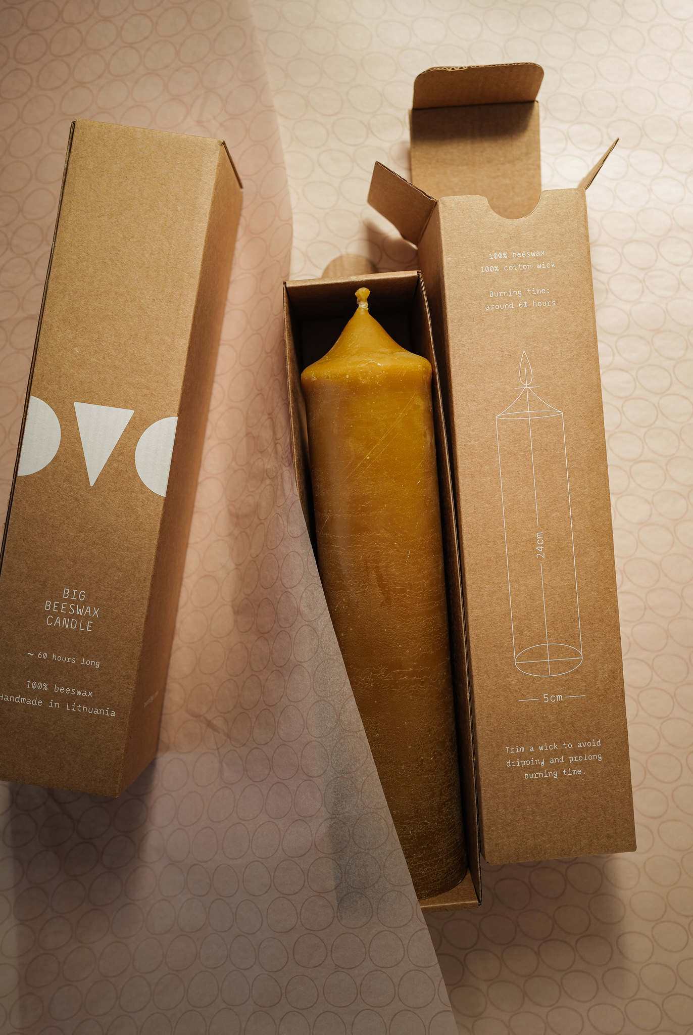 Klassische Stumpenkerze aus Bienenwachs von OVO Things Klassische Stumpenkerze aus Bienenwachs von OVO Things