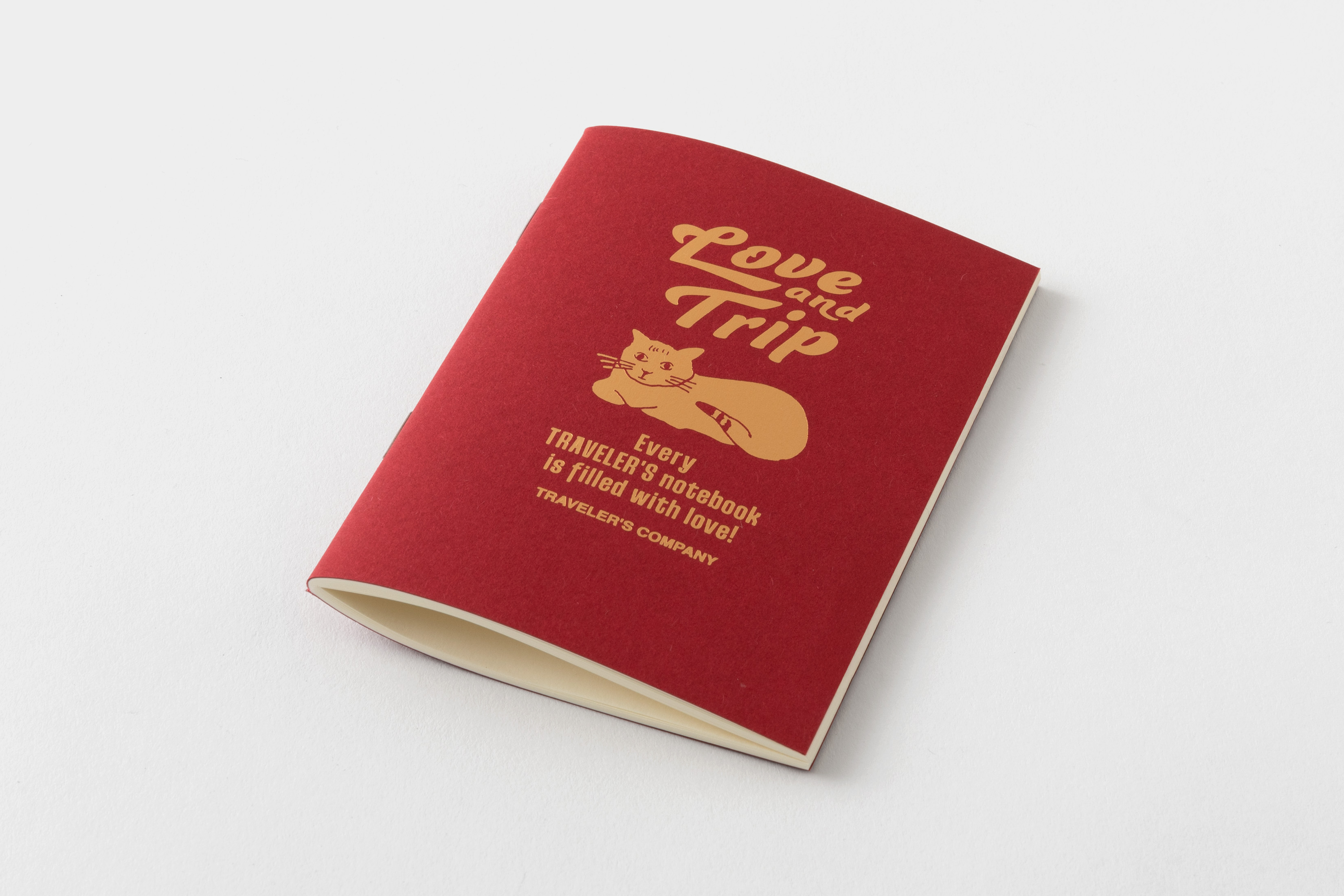 TRAVELER'S Notebook Refill Passport "Love and Trip" - Limited Edition TRAVELER'S Notebook Refill Passport "Love and Trip" - Limited Edition
