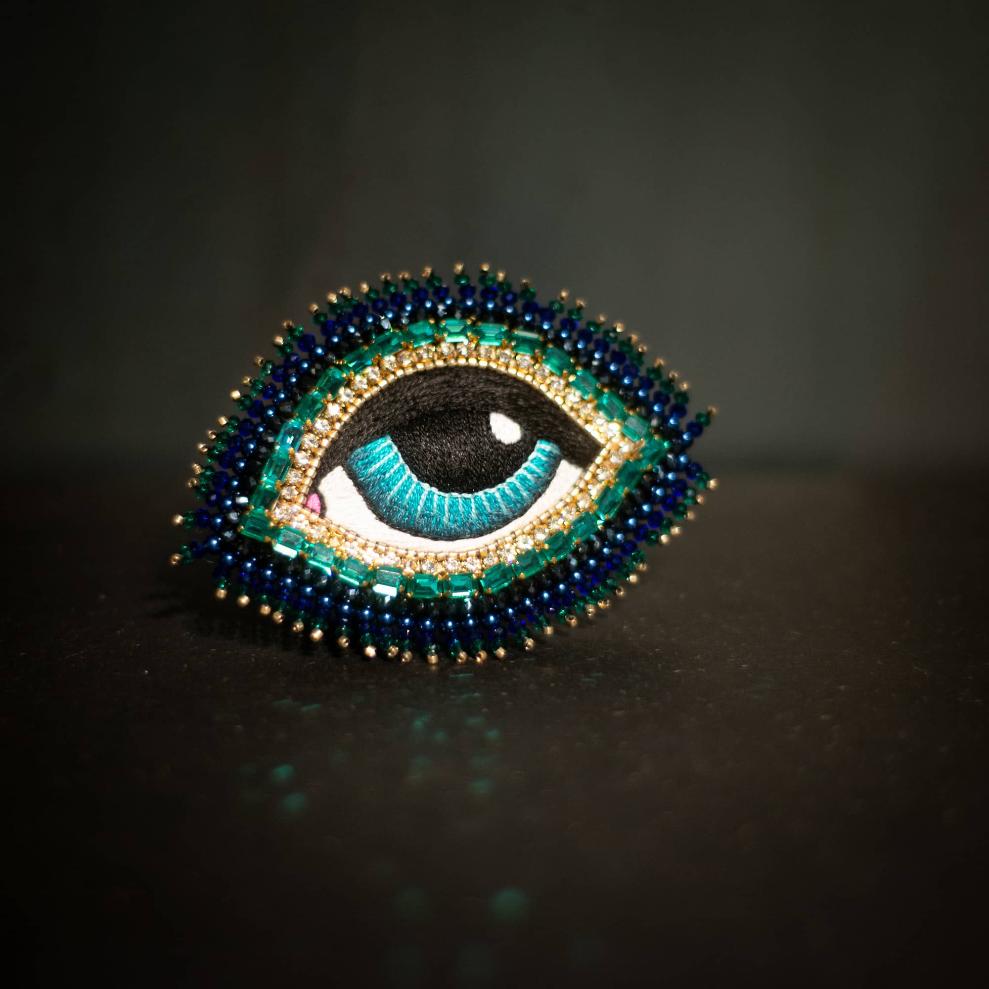 Brosche Auge Strass bleu - L-BR01-BL06-L-Celeste Mogador-Broschen Brosche Auge Strass bleu - L von Celeste Mogador aus der Kategorie Broschen mit der Artikelnummer BR01-BL06-L