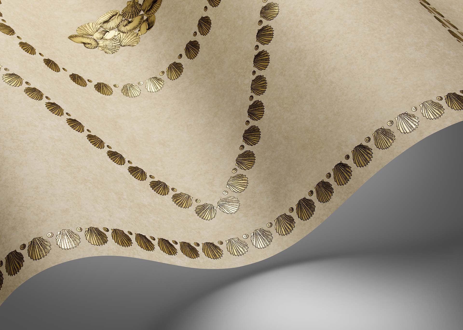 Conchiglie Tapete - 123/5025 - Gold on Stone - Cole&Son - Fornasetti Senza Tempo II-Gold on Stone-Cole&Son-Fornasetti Senza Tempo II Conchiglie Tapete - 123/5025 - Gold on Stone - Cole&Son - Fornasetti Senza Tempo II von Cole&Son aus der Kategorie Fornasetti Senza Tempo II mit der Artikelnummer Gold on Stone