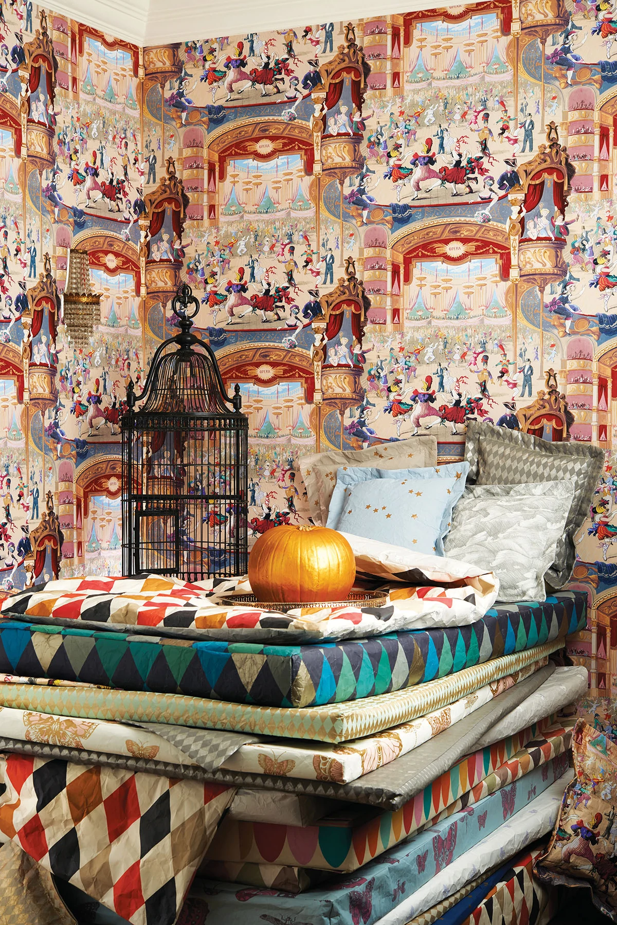 Cabaret Tapete - 103/7026 - Cole&Son - Whimsical von Cole&Son aus der Kategorie Whimsical mit der Artikelnummer 103-7026