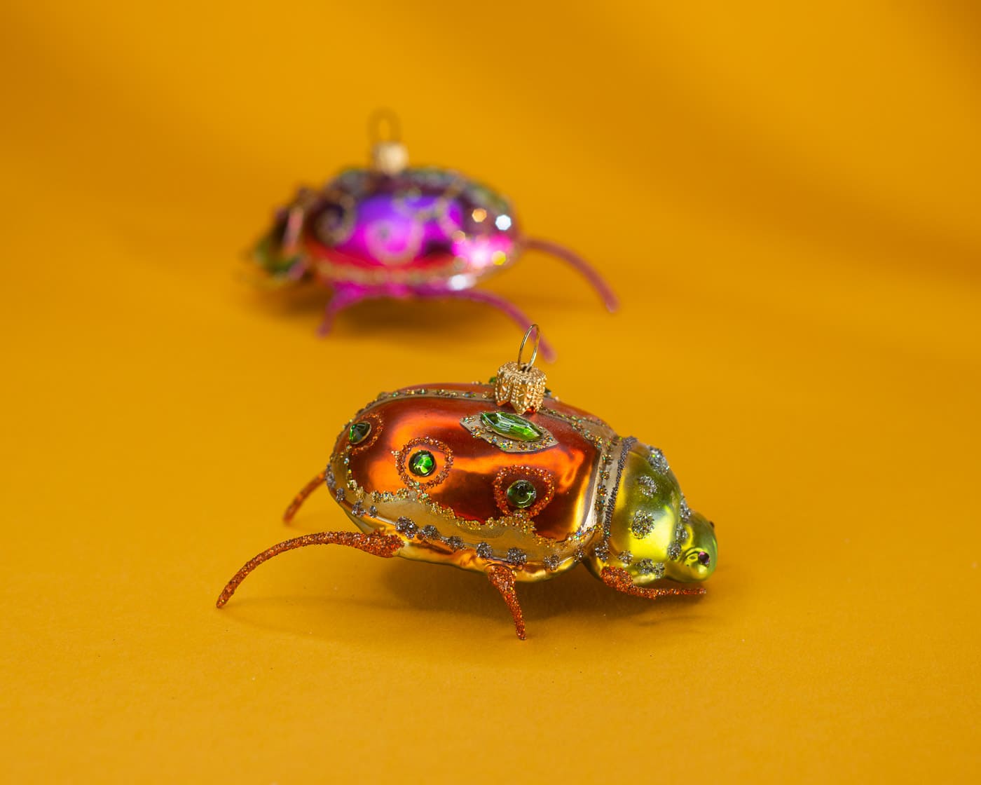 Käfer, grün/orange mit Steinen - Christbaumschmuck aus Glas