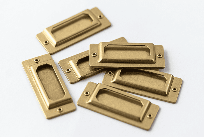 Label Plate - Serie BRASS von der TRAVELER'S COMPANY JAPAN-82022006-TRAVELER'S COMPANY JAPAN-Messing - Brass Label Plate - Serie BRASS von der TRAVELER'S COMPANY JAPAN von TRAVELER'S COMPANY JAPAN aus der Kategorie Messing - Brass mit der Artikelnummer 82022006