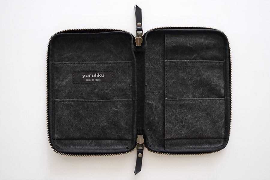 FLAT tool case / A6 Wide - Iron Black - Etui von Yuruliku