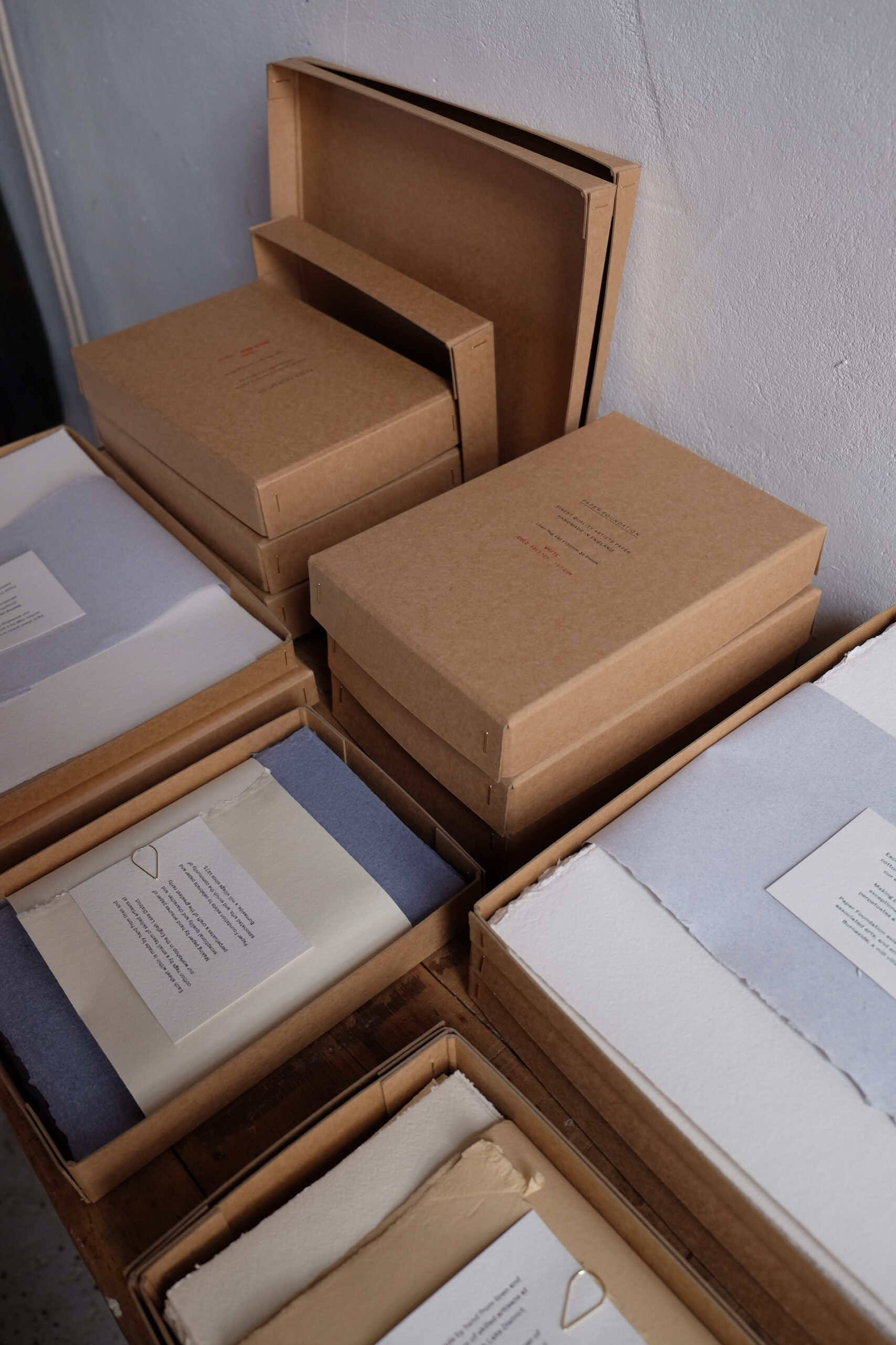 Paper Box - Handgeschöpfte Papiersammlung - L - White - Paper Foundation