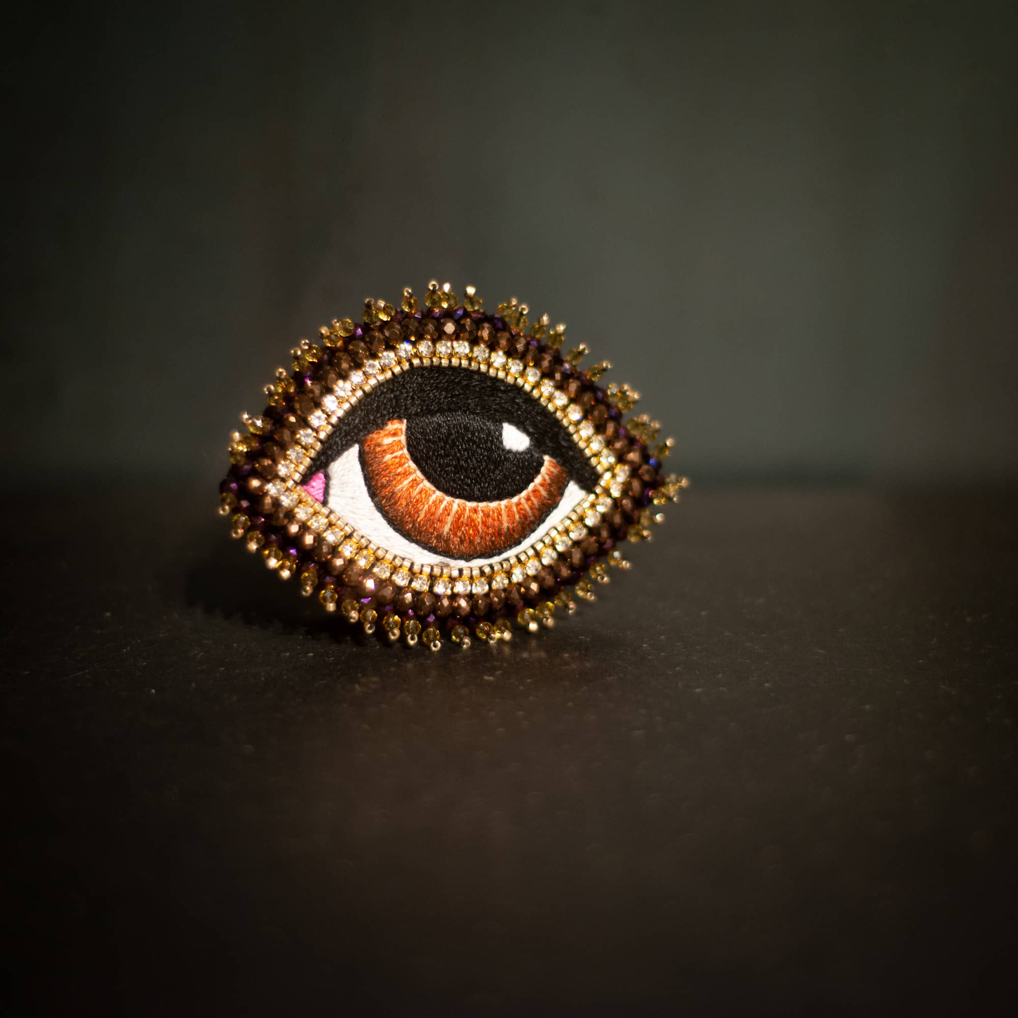 Brosche Auge Kastanienbraun - L-BR-01-BR4-L-Celeste Mogador-Broschen Brosche Auge Kastanienbraun - L von Celeste Mogador aus der Kategorie Broschen mit der Artikelnummer BR-01-BR4-L