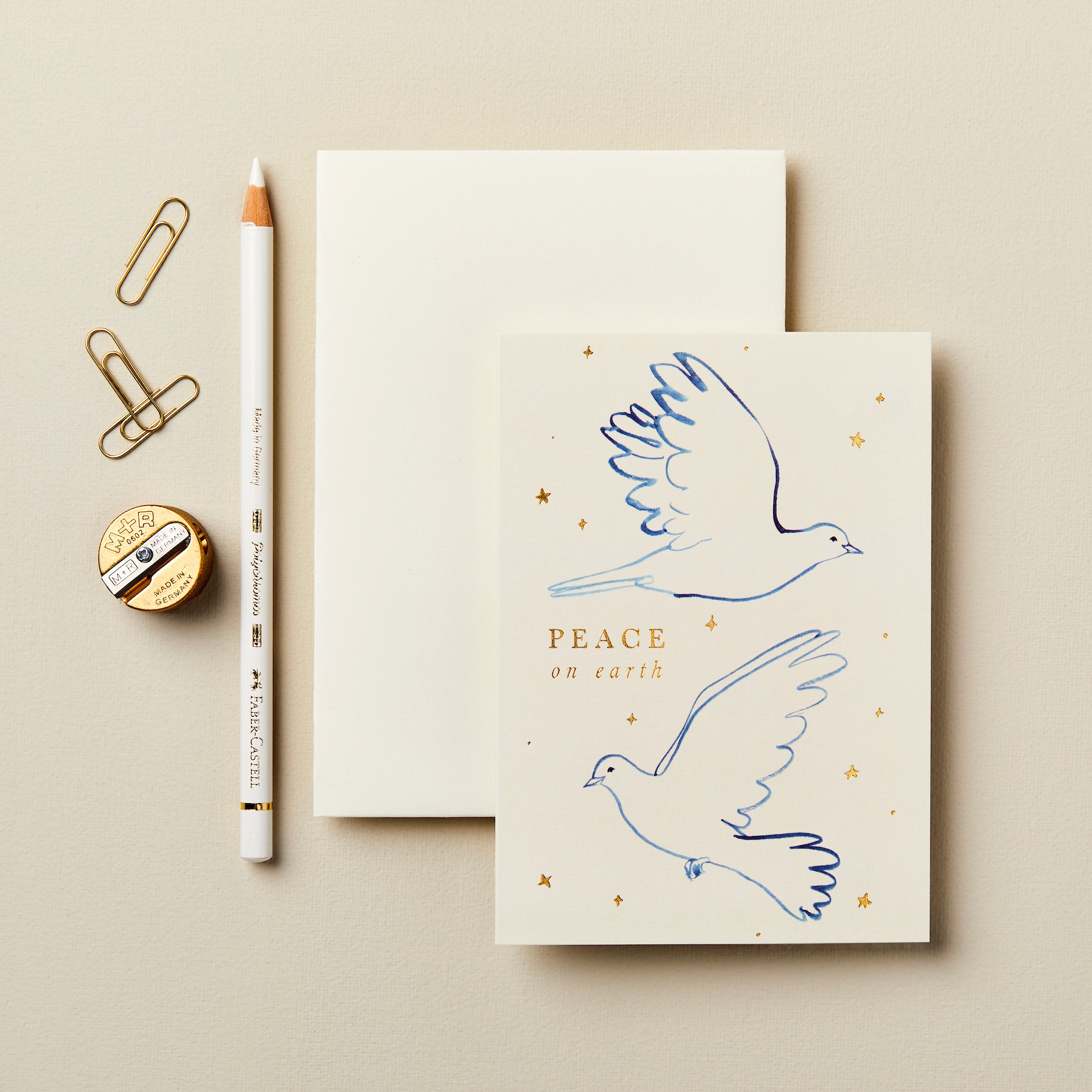 Doves "Peace on Earth" - Grußkarte von Wanderlust Paper Co.