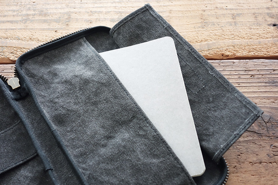 FLAT tool case / Pen - Iron Black - Stifteetui von Yuruliku